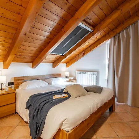 Golden 1 - Just Few Steps From The Dervio