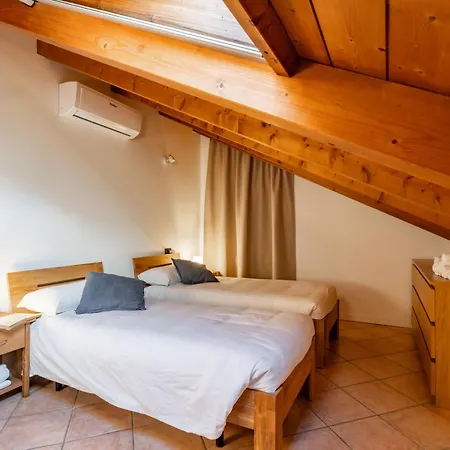 Golden 1 - Just Few Steps From The Dervio