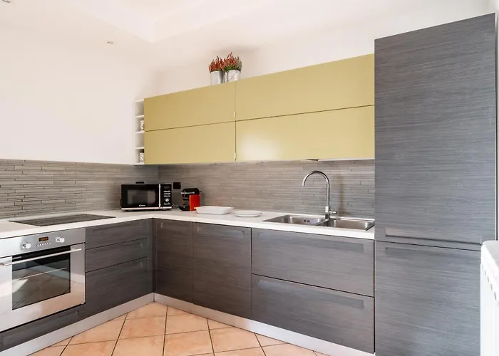 Golden 1 - Just Few Steps From The Villa Dervio