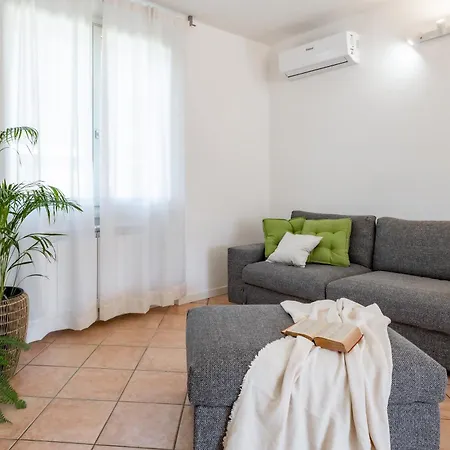 Golden 1 - Just Few Steps From The Vila