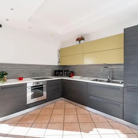 Golden 1 - Just Few Steps From The Vila *