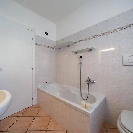 Golden 1 - Just Few Steps From The Vila Dervio