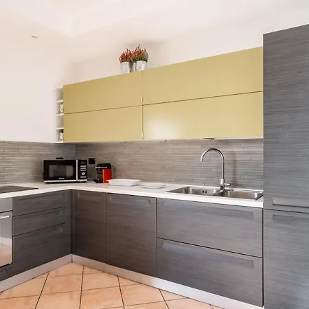 Golden 1 - Just Few Steps From The Vila Dervio