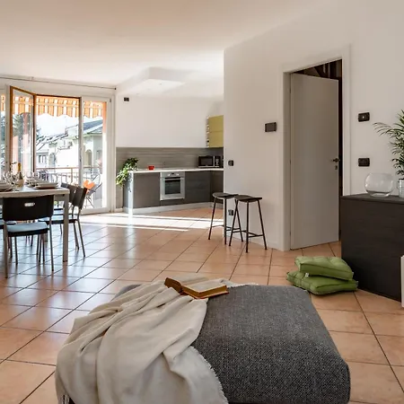 Golden 1 - Just Few Steps From The Dervio