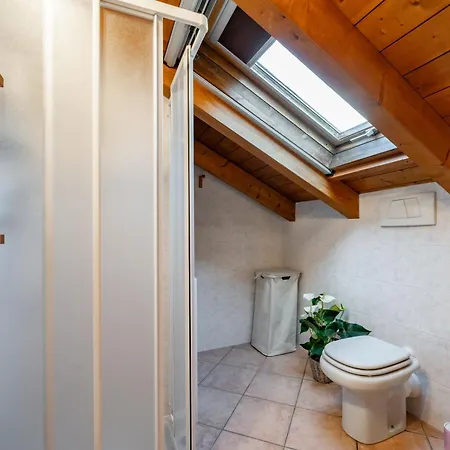 Golden 1 - Just Few Steps From The * デルヴィオ